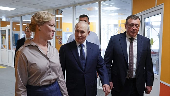 Putin'in tartışmalı Kuril Adaları'na ilk ziyaretine Tokyo'dan sert tepki