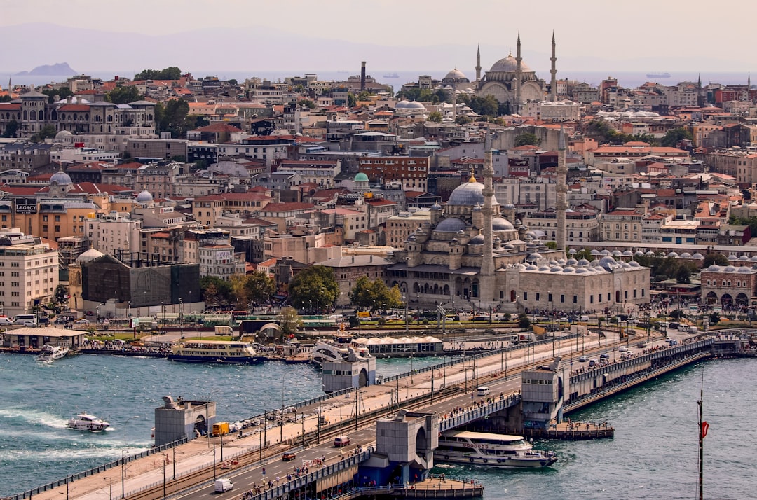 Şehir, köprü ve ulaşım manzarası - Gündem Mührü