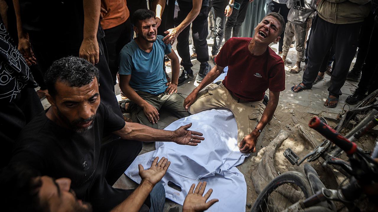 Katil İsrail'in Gazze'ye saldırılarında can kaybı 73 bin 399'a yükseldi
