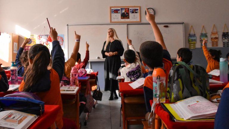 Kamuda çalışan ebeveynlere günlük 3 saat uyum eğitimi izni