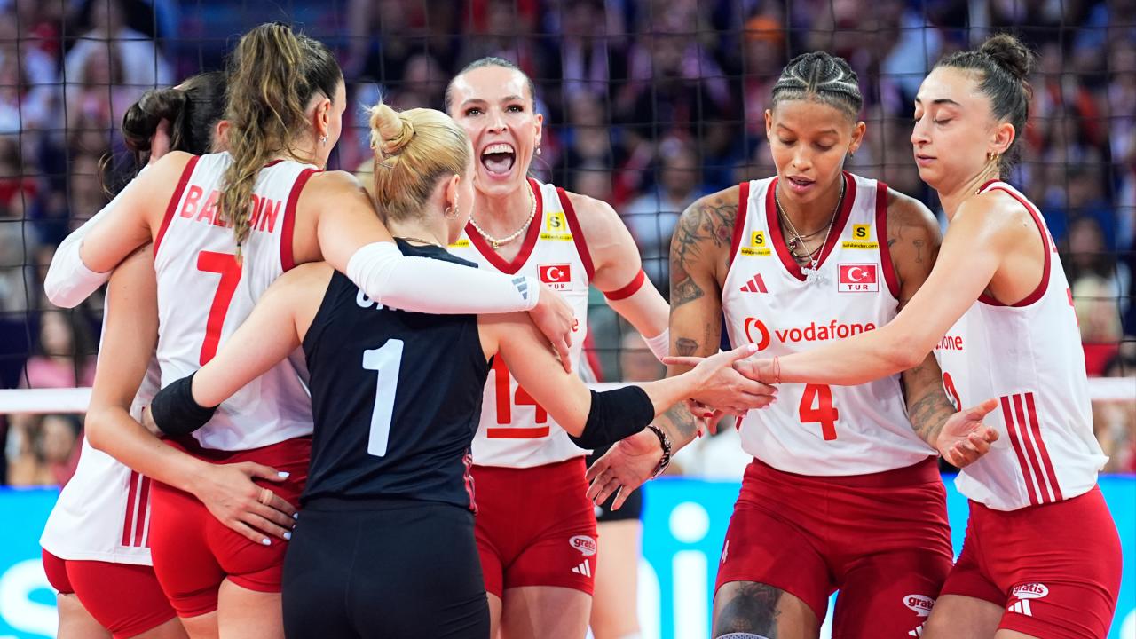A Mili Voleybol Takımı final için Sırbistan karşısında
