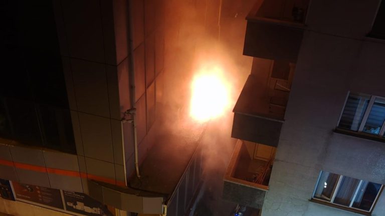 Beykozda 7 katlı iş merkezinde yangın çıktı