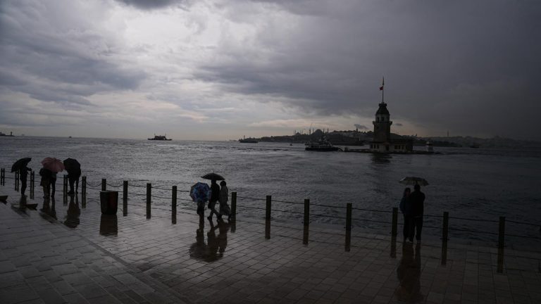 Serin ve yağışlı hava etkili oluyor: 20 il için sarı kodlu uyarı