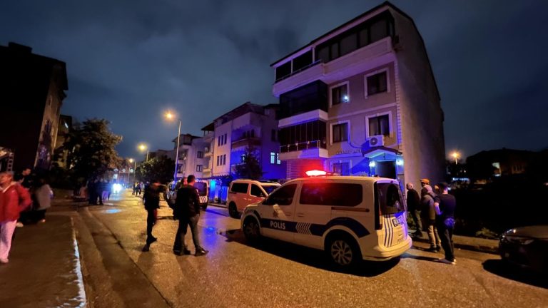 Kocaeli'de toprak kayması: 2 bina boşaltıldı