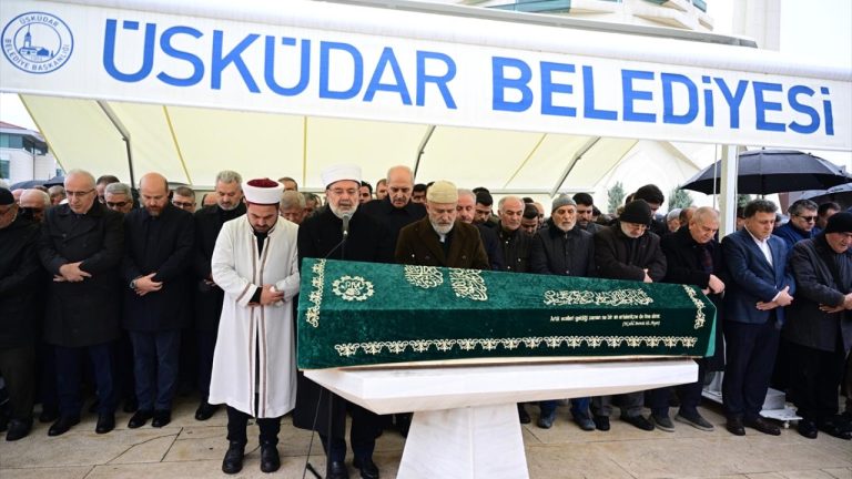 Yazar Cevat Özkaya son yolculuğuna uğurlandı