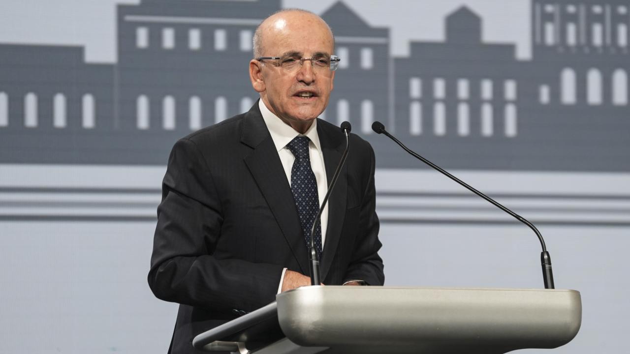 Şimşek: Türkiye'nin borçluluk düzeyinin düşük olması ekonomik şoklara karşı dayanıklılığını artırıyor