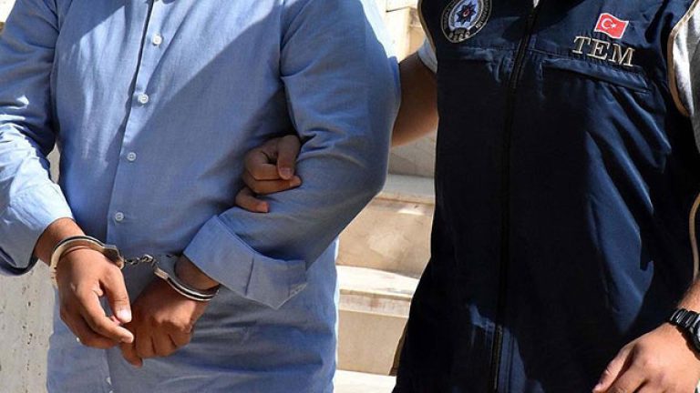 FETÖ şüphelilerinin kaçışı çamura saplanan araçla son buldu