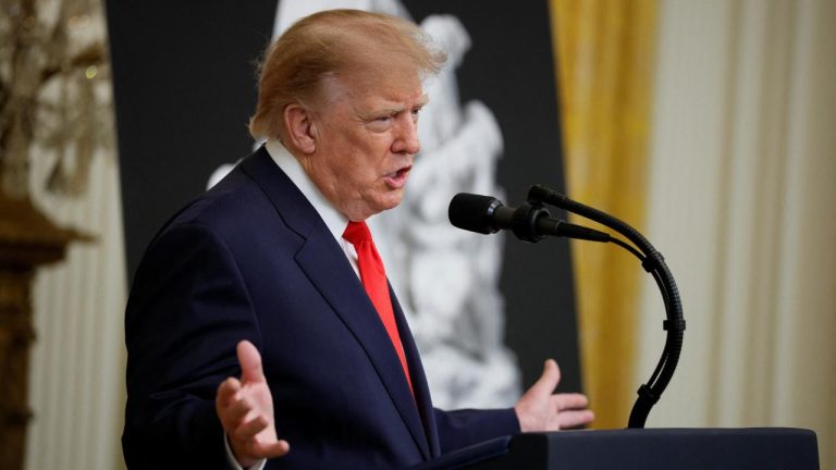 Trump: Hürmüz Boğazı'nın adını Trump Boğazı olarak değiştirmeyi düşünüyoruz