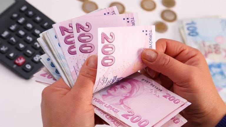 Yaşlı ve engelli aylıkları hesaplara yatırılmaya başlandı